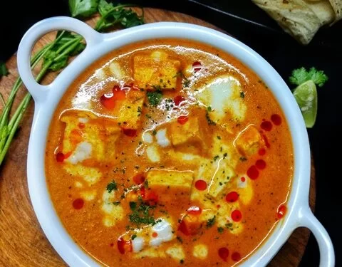 A delectable plate of Shahi Paneer, looking ridiculously tempting.